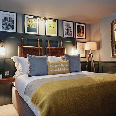 Отель Kings Arms - Egham-Windsor Экстерьер фото