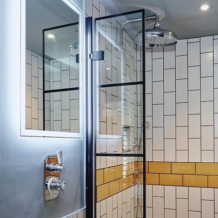 Отель Kings Arms - Egham-Windsor Экстерьер фото