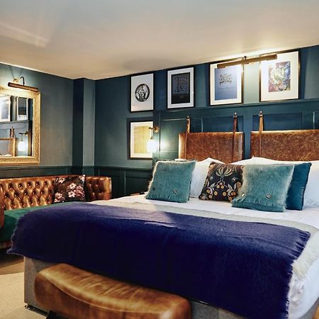 Отель Kings Arms - Egham-Windsor Экстерьер фото