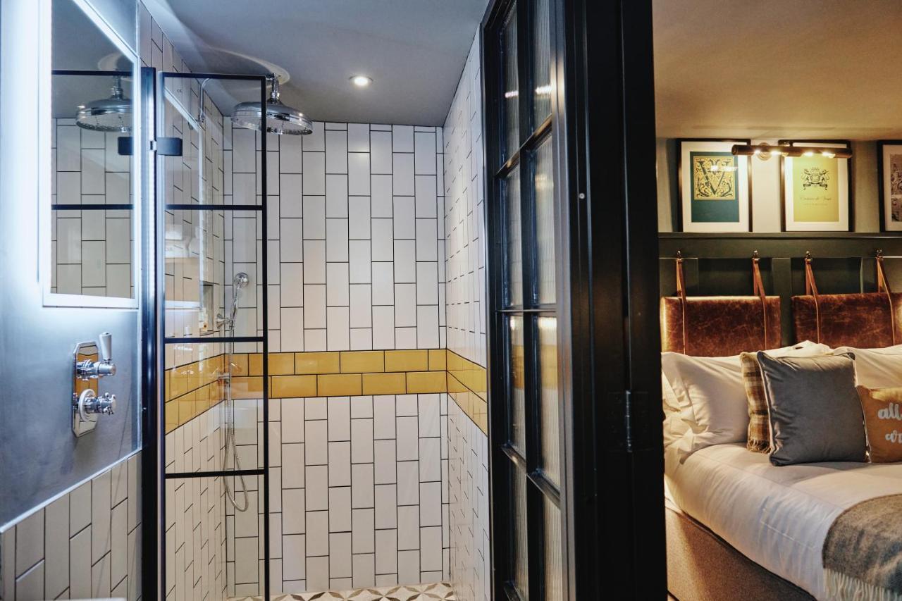 Отель Kings Arms - Egham-Windsor Экстерьер фото