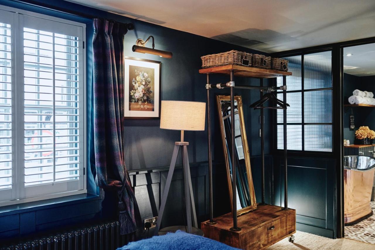 Отель Kings Arms - Egham-Windsor Экстерьер фото