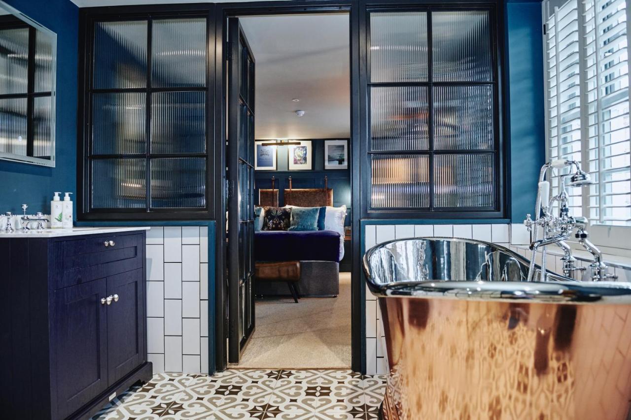 Отель Kings Arms - Egham-Windsor Экстерьер фото