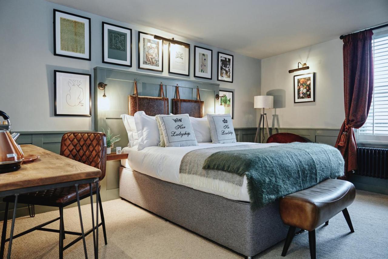 Отель Kings Arms - Egham-Windsor Экстерьер фото