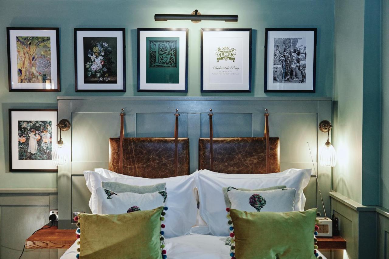 Отель Kings Arms - Egham-Windsor Экстерьер фото