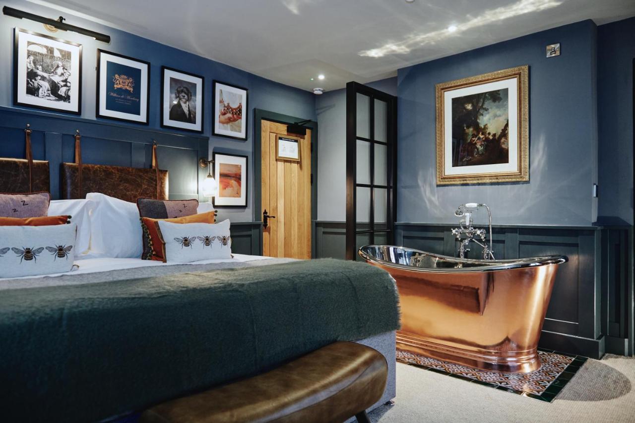 Отель Kings Arms - Egham-Windsor Экстерьер фото