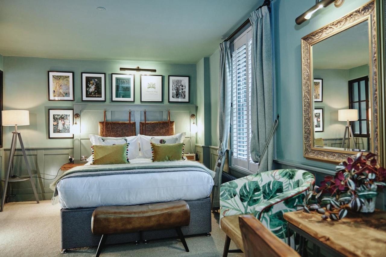 Отель Kings Arms - Egham-Windsor Экстерьер фото