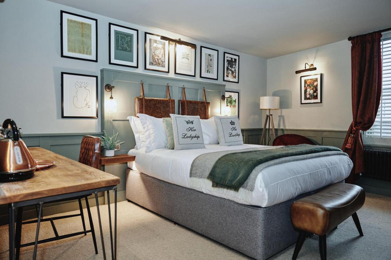 Отель Kings Arms - Egham-Windsor Экстерьер фото