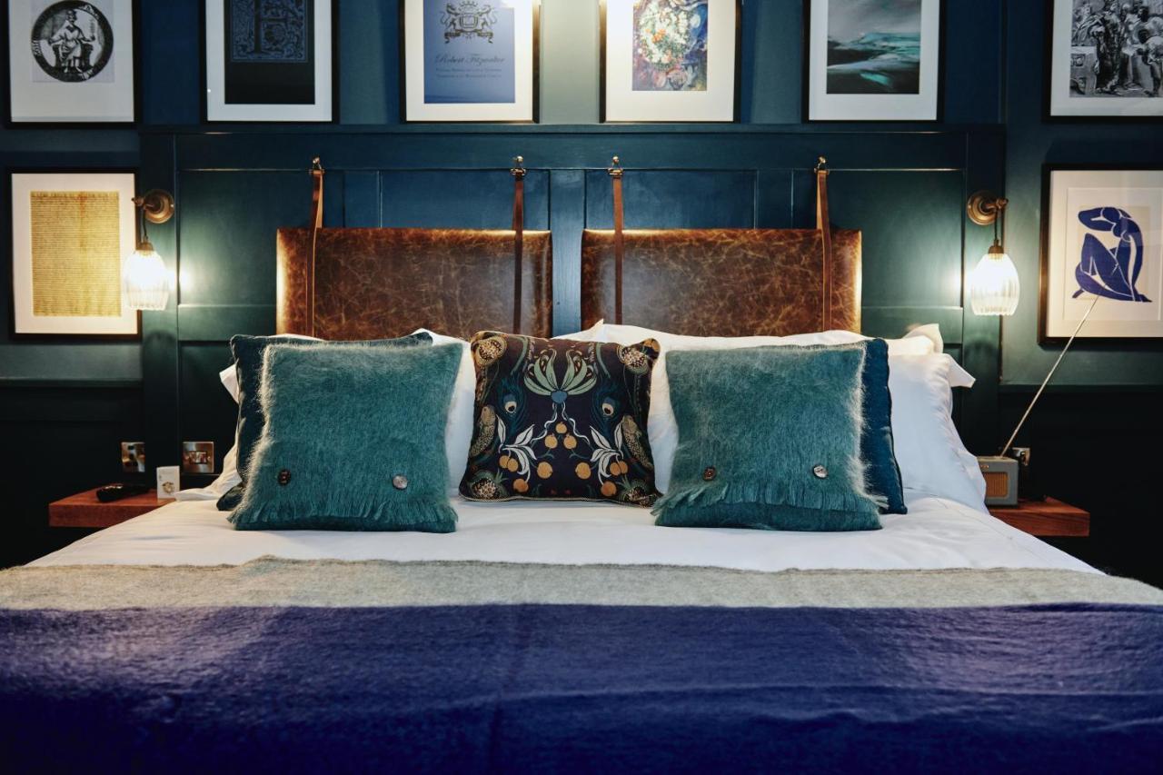 Отель Kings Arms - Egham-Windsor Экстерьер фото
