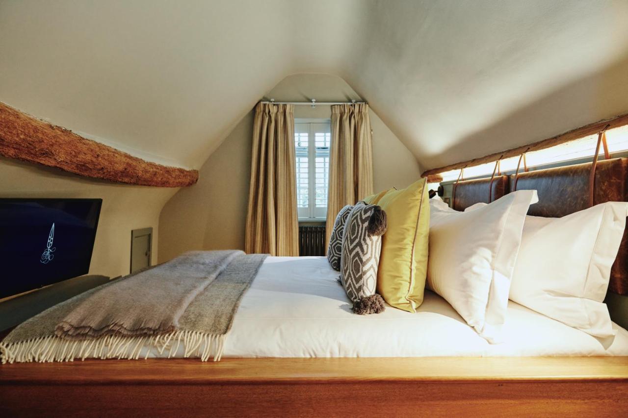Отель Kings Arms - Egham-Windsor Экстерьер фото